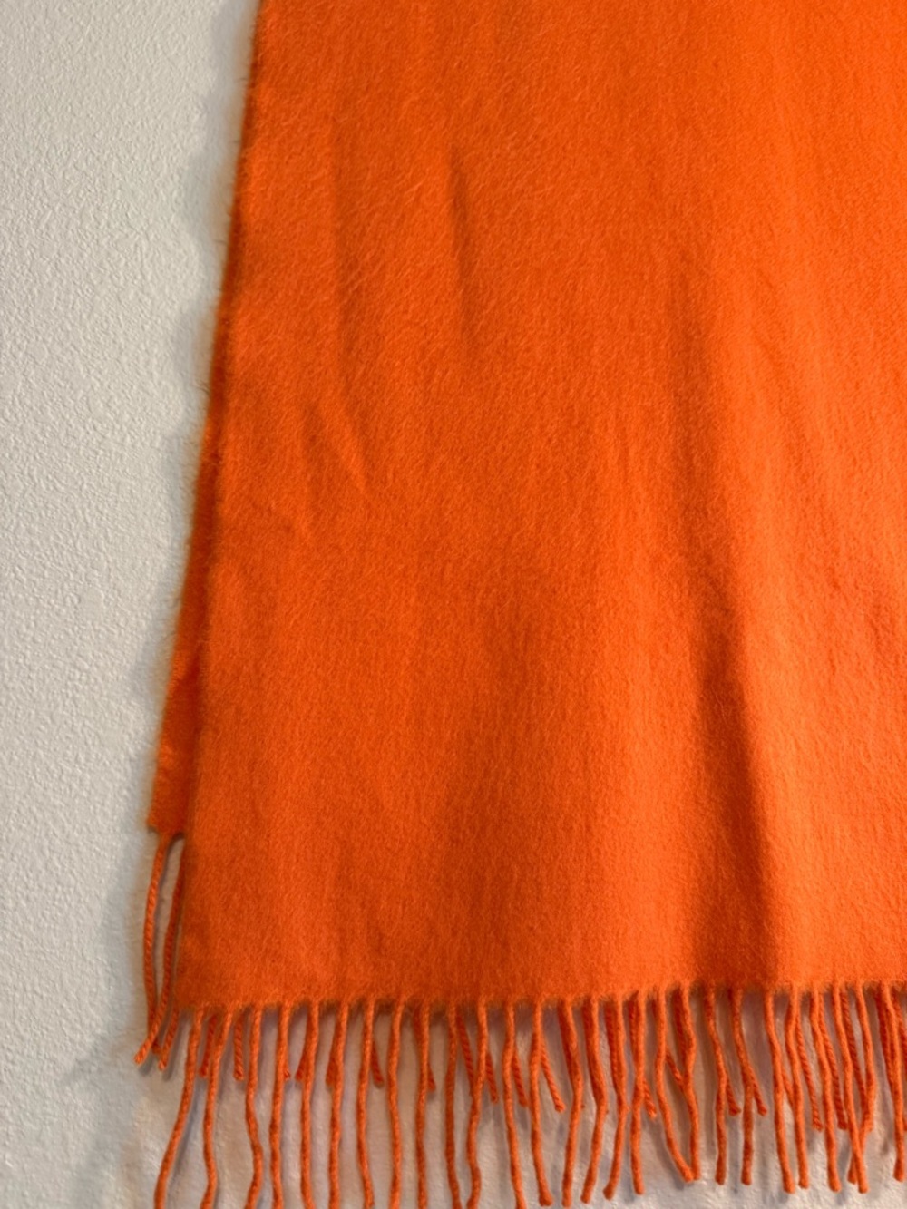 Authentic Hermès Cashmere scarf in box with ribbon - Picture 4 of 14